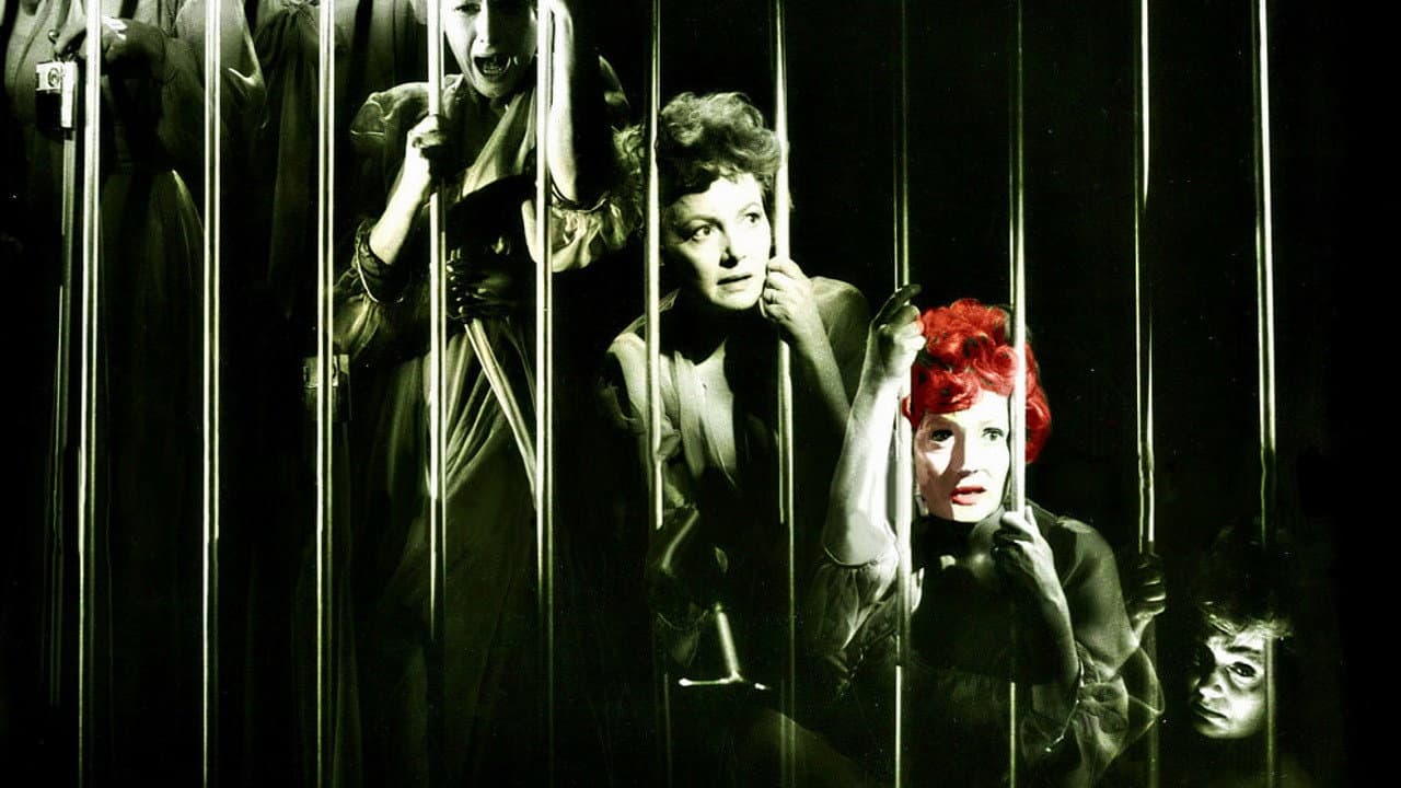 Une femme dans une cage